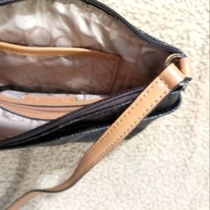 Calvin Klein brown crossbody. Ideal for walks.